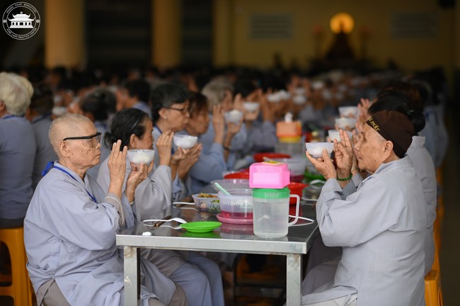 Dharma talk Cultivating the body or the mind? in the 102nd Seven-day Retreat