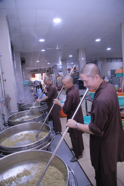 Dharma talk The lineage of Vietnamese Pure-Land Sect in the 102nd Seven-Day Retreat