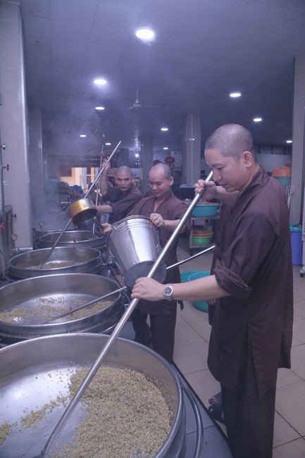 Dharma talk The lineage of Vietnamese Pure-Land Sect in the 102nd Seven-Day Retreat