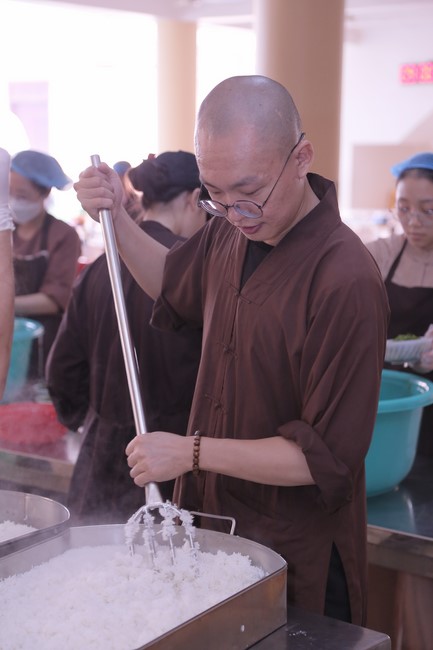 Dharma talk The lineage of Vietnamese Pure-Land Sect in the 102nd Seven-Day Retreat