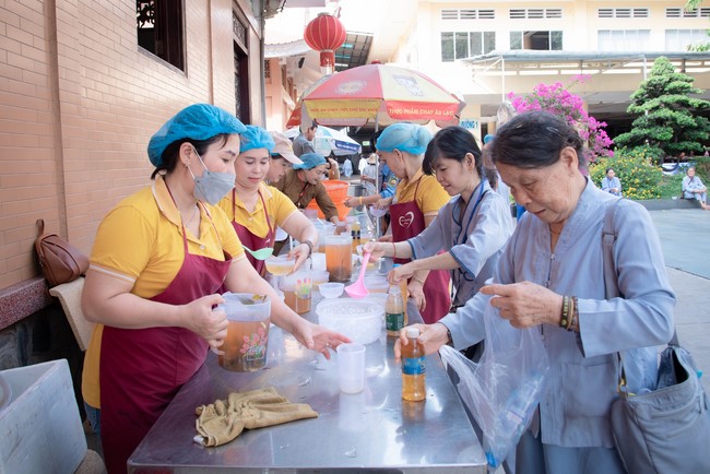 Dharma talk The lineage of Vietnamese Pure-Land Sect in the 102nd Seven-Day Retreat