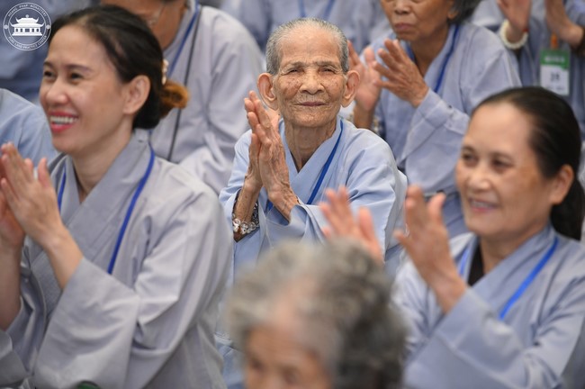 Dharma talk The lineage of Vietnamese Pure-Land Sect in the 102nd Seven-Day Retreat