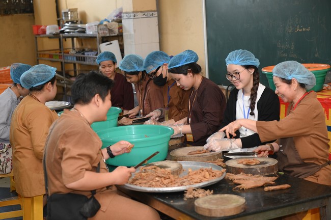Dharma talk The lineage of Vietnamese Pure-Land Sect in the 102nd Seven-Day Retreat