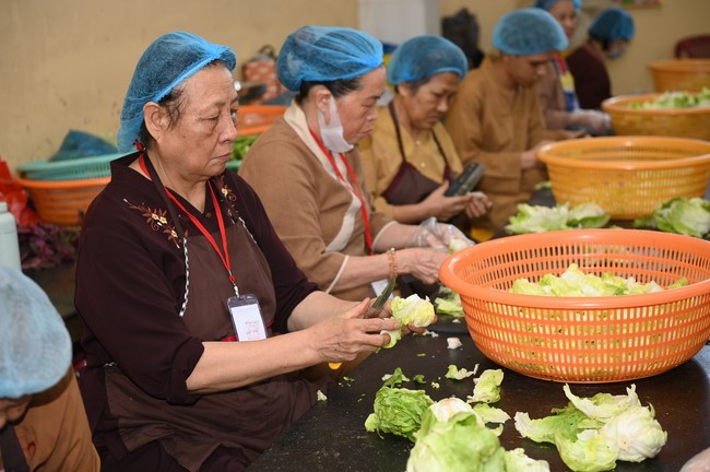 Dharma talk The lineage of Vietnamese Pure-Land Sect in the 102nd Seven-Day Retreat
