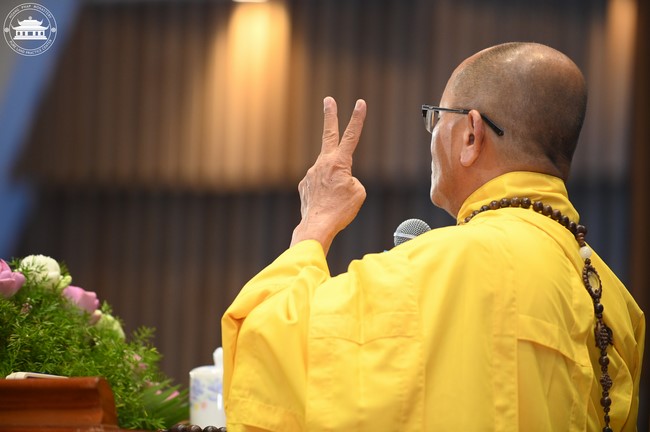 Dharma talk The lineage of Vietnamese Pure-Land Sect in the 102nd Seven-Day Retreat