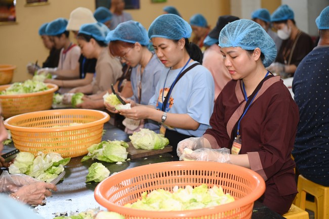 Dharma talk The lineage of Vietnamese Pure-Land Sect in the 102nd Seven-Day Retreat