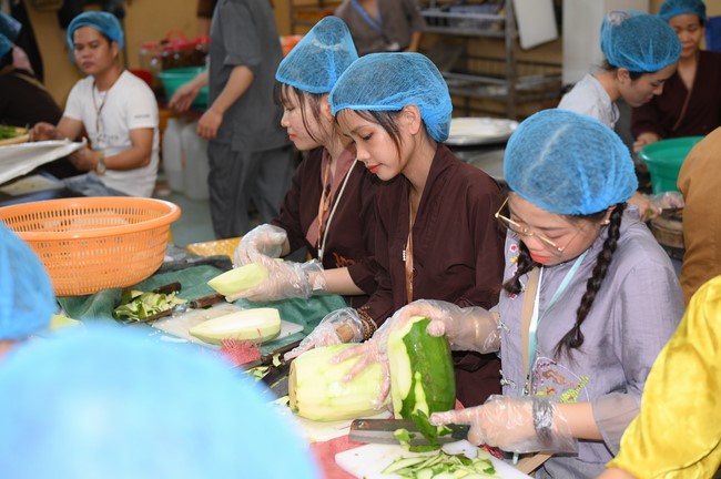 Dharma talk The lineage of Vietnamese Pure-Land Sect in the 102nd Seven-Day Retreat