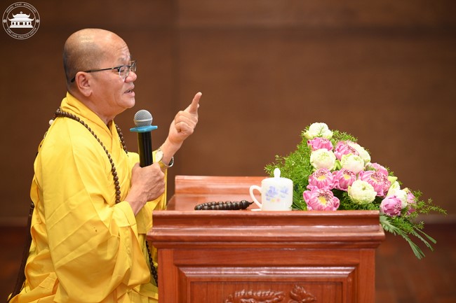 Dharma talk The lineage of Vietnamese Pure-Land Sect in the 102nd Seven-Day Retreat