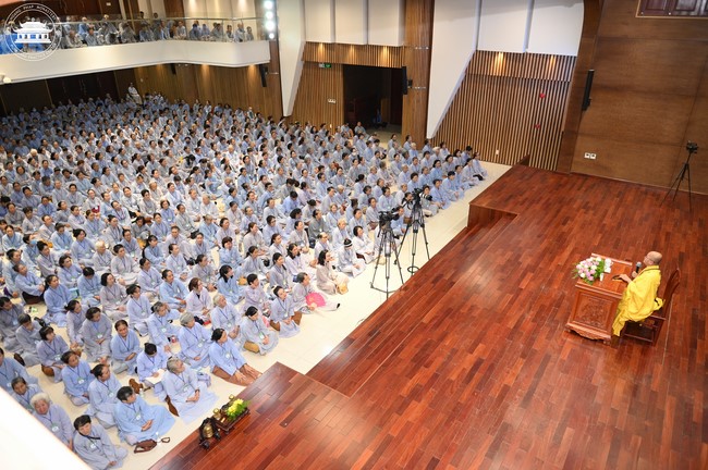 Dharma talk The lineage of Vietnamese Pure-Land Sect in the 102nd Seven-Day Retreat