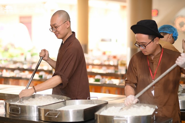 Dharma talk The lineage of Vietnamese Pure-Land Sect in the 102nd Seven-Day Retreat