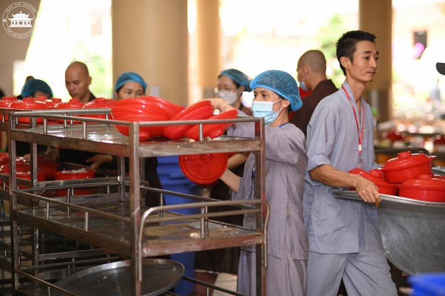 Dharma talk The lineage of Vietnamese Pure-Land Sect in the 102nd Seven-Day Retreat