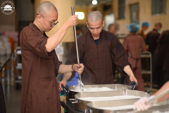 Dharma talk The lineage of Vietnamese Pure-Land Sect in the 102nd Seven-Day Retreat