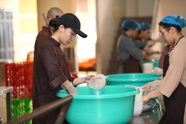 Dharma talk The lineage of Vietnamese Pure-Land Sect in the 102nd Seven-Day Retreat