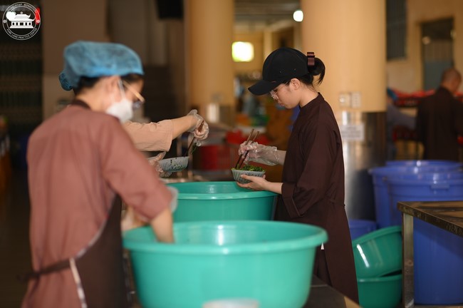 Dharma talk The lineage of Vietnamese Pure-Land Sect in the 102nd Seven-Day Retreat