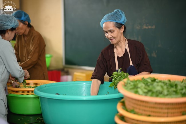 Dharma talk The lineage of Vietnamese Pure-Land Sect in the 102nd Seven-Day Retreat