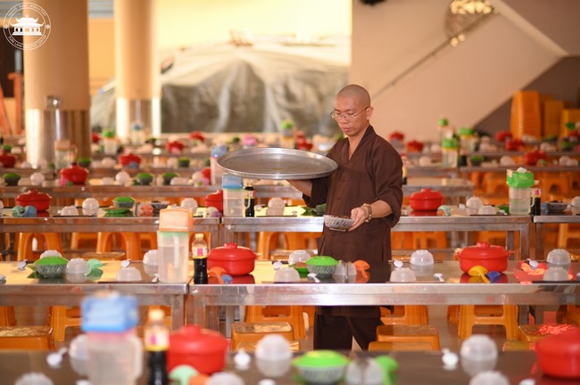 Dharma talk The lineage of Vietnamese Pure-Land Sect in the 102nd Seven-Day Retreat