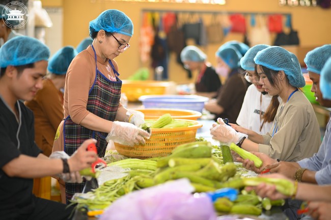 Dharma talk The lineage of Vietnamese Pure-Land Sect in the 102nd Seven-Day Retreat