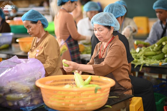 Dharma talk The lineage of Vietnamese Pure-Land Sect in the 102nd Seven-Day Retreat