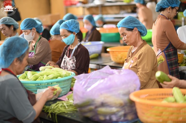 Dharma talk The lineage of Vietnamese Pure-Land Sect in the 102nd Seven-Day Retreat