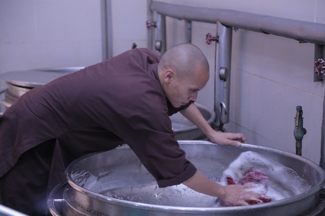 Dharma talk The lineage of Vietnamese Pure-Land Sect in the 102nd Seven-Day Retreat