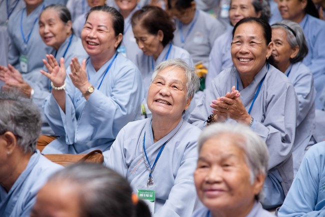 Dharma talk Practice transforming sufferings in the 102nd Seven-day Retreat