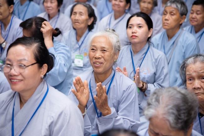 Dharma talk Practice transforming sufferings in the 102nd Seven-day Retreat