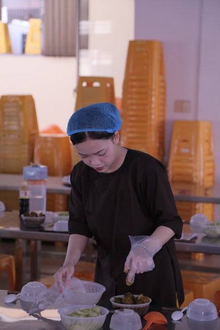 Dharma talk Practice transforming sufferings in the 102nd Seven-day Retreat