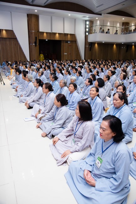 Dharma talk Practice transforming sufferings in the 102nd Seven-day Retreat