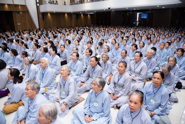 Dharma talk Practice transforming sufferings in the 102nd Seven-day Retreat