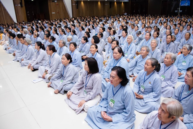 Dharma talk Practice transforming sufferings in the 102nd Seven-day Retreat