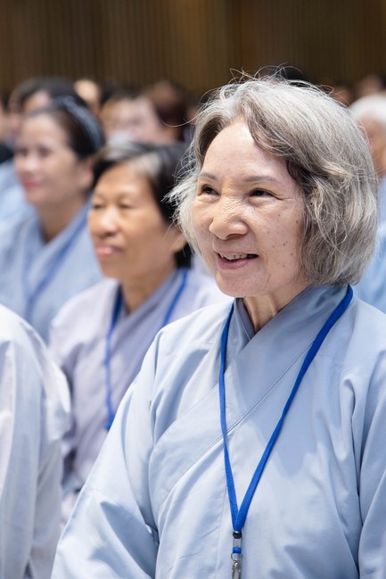 Dharma talk Practice transforming sufferings in the 102nd Seven-day Retreat