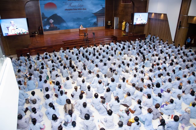 Dharma talk Practice transforming sufferings in the 102nd Seven-day Retreat