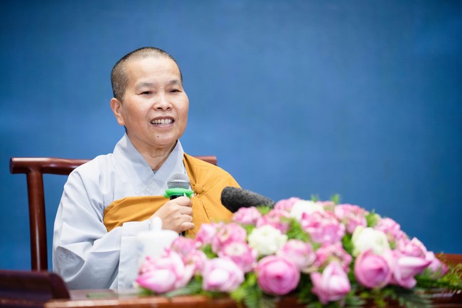 Dharma talk Practice transforming sufferings in the 102nd Seven-day Retreat