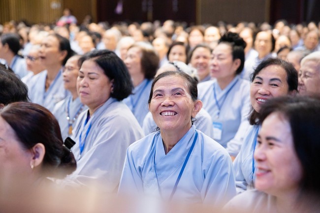 Dharma talk Practice transforming sufferings in the 102nd Seven-day Retreat