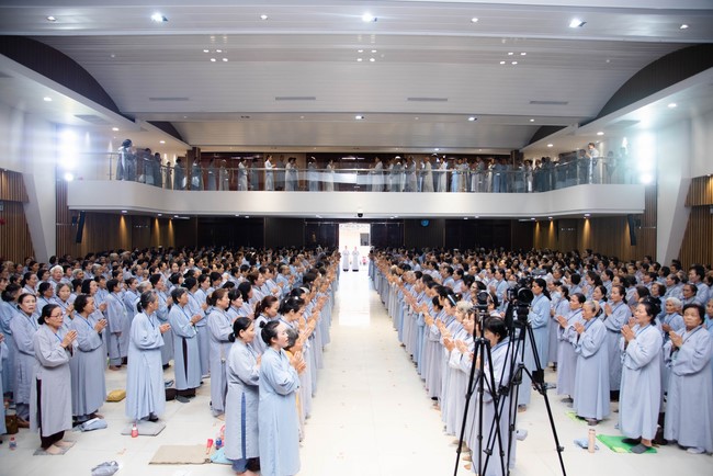 Dharma talk Practice transforming sufferings in the 102nd Seven-day Retreat