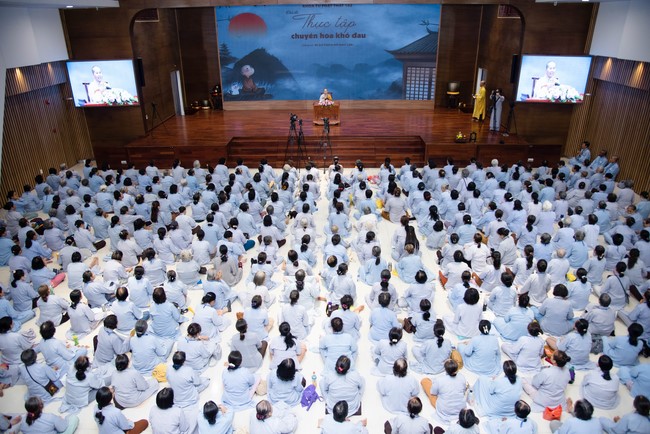 Dharma talk Practice transforming sufferings in the 102nd Seven-day Retreat