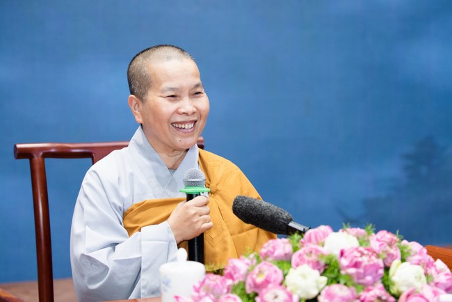 Dharma talk Practice transforming sufferings in the 102nd Seven-day Retreat