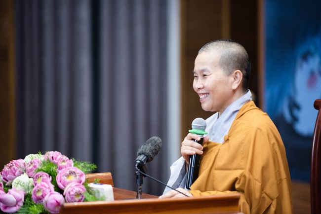 Dharma talk Practice transforming sufferings in the 102nd Seven-day Retreat