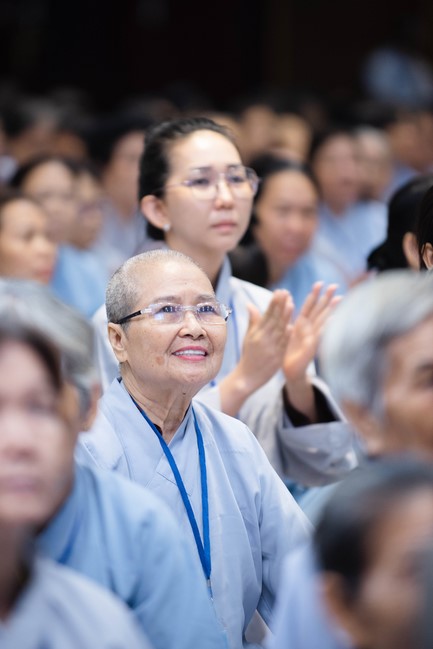 Dharma talk Practice transforming sufferings in the 102nd Seven-day Retreat