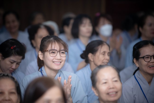 Dharma talk Practice transforming sufferings in the 102nd Seven-day Retreat