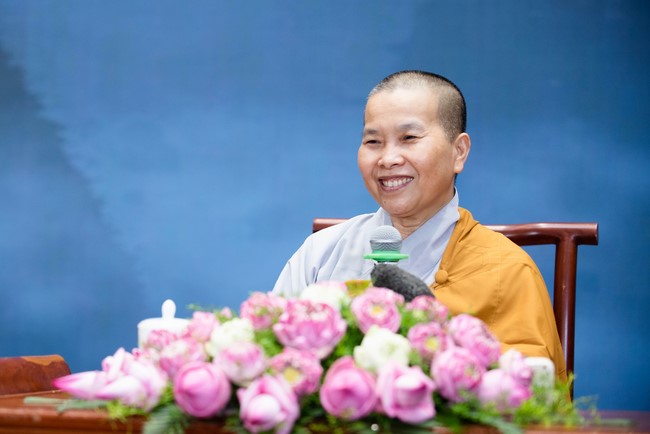 Dharma talk Practice transforming sufferings in the 102nd Seven-day Retreat