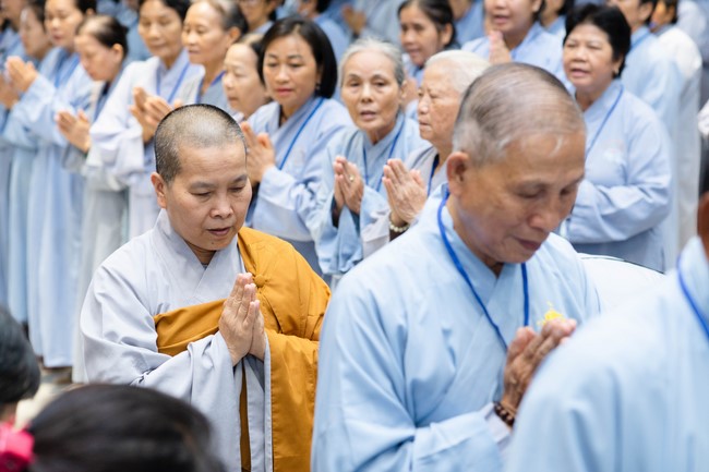 Dharma talk Practice transforming sufferings in the 102nd Seven-day Retreat