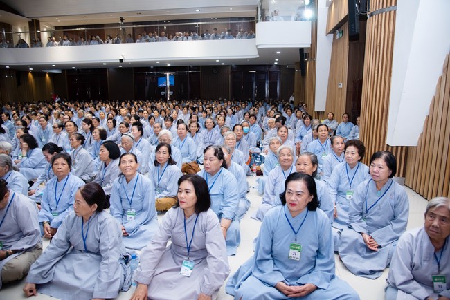 Dharma talk Practice transforming sufferings in the 102nd Seven-day Retreat