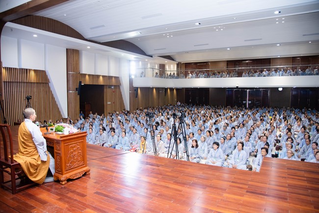 Dharma talk Practice transforming sufferings in the 102nd Seven-day Retreat