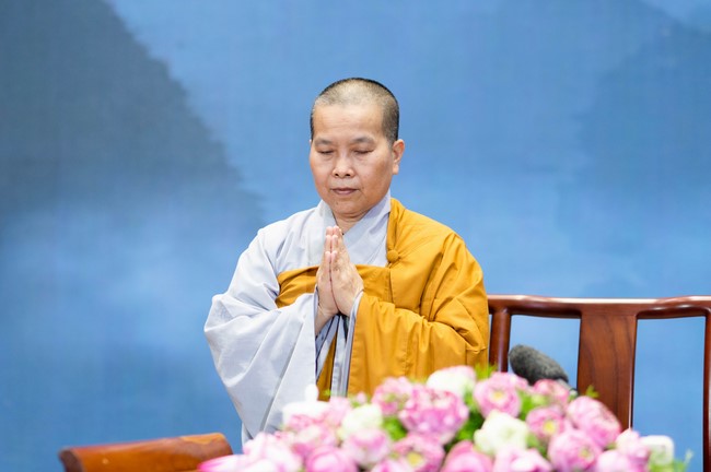 Dharma talk Practice transforming sufferings in the 102nd Seven-day Retreat