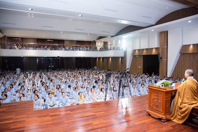 Dharma talk Practice transforming sufferings in the 102nd Seven-day Retreat