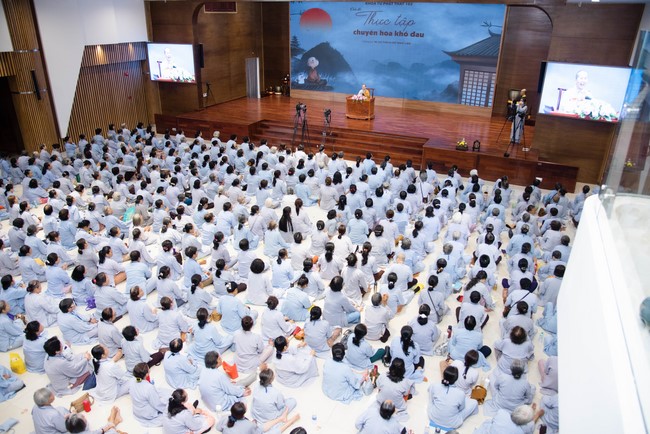 Dharma talk Practice transforming sufferings in the 102nd Seven-day Retreat