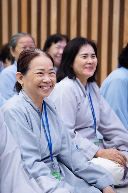 Dharma talk Practice transforming sufferings in the 102nd Seven-day Retreat