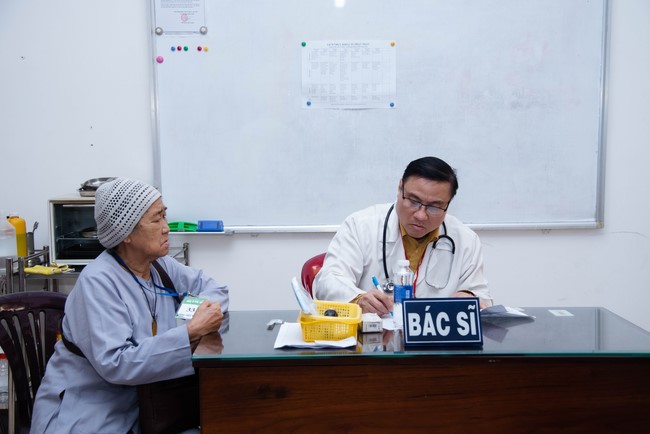 Dharma talk Practice transforming sufferings in the 102nd Seven-day Retreat