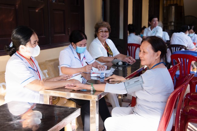 Dharma talk Practice transforming sufferings in the 102nd Seven-day Retreat